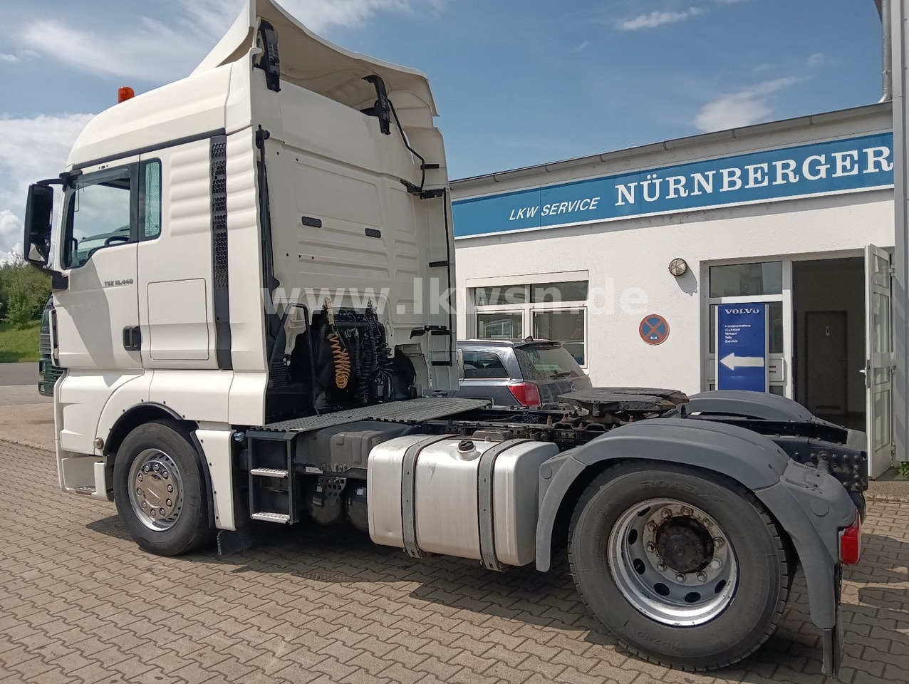 Камион влекач MAN TGX 18:440 FLT XLX 2xTank Klima Spoiler Kühlbox MAN TGX 18:440 FLT XLX 2xTank Klima Spoiler Kühlbox: слика 7 Камион влекач MAN TGX 18:440 FLT XLX 2xTank Klima Spoiler Kühlbox MAN TGX 18:440 FLT XLX 2xTank Klima Spoiler Kühlbox: слика 7