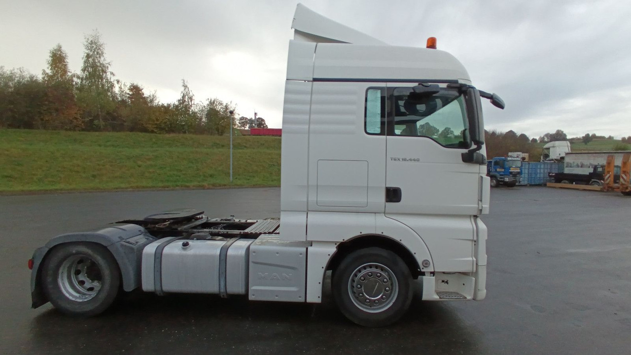 Камион влекач MAN TGX 18:440 FLT XLX 2xTank Klima Spoiler Kühlbox MAN TGX 18:440 FLT XLX 2xTank Klima Spoiler Kühlbox: слика 36 Камион влекач MAN TGX 18:440 FLT XLX 2xTank Klima Spoiler Kühlbox MAN TGX 18:440 FLT XLX 2xTank Klima Spoiler Kühlbox: слика 36