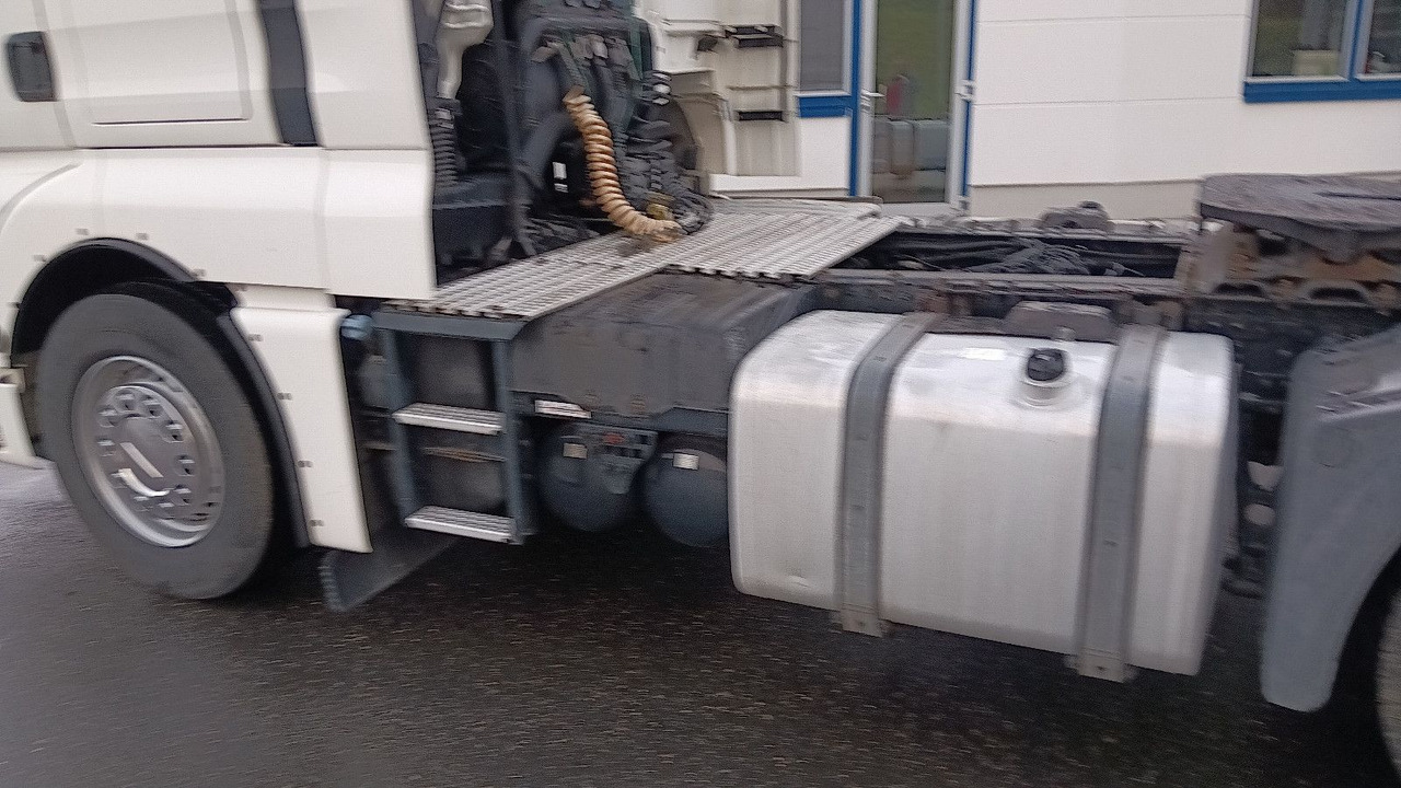 Камион влекач MAN TGX 18:440 FLT XLX 2xTank Klima Spoiler Kühlbox MAN TGX 18:440 FLT XLX 2xTank Klima Spoiler Kühlbox: слика 41 Камион влекач MAN TGX 18:440 FLT XLX 2xTank Klima Spoiler Kühlbox MAN TGX 18:440 FLT XLX 2xTank Klima Spoiler Kühlbox: слика 41