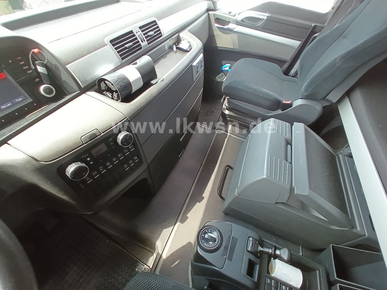 Камион влекач MAN TGX 18:440 FLT XLX 2xTank Klima Spoiler Kühlbox MAN TGX 18:440 FLT XLX 2xTank Klima Spoiler Kühlbox: слика 17 Камион влекач MAN TGX 18:440 FLT XLX 2xTank Klima Spoiler Kühlbox MAN TGX 18:440 FLT XLX 2xTank Klima Spoiler Kühlbox: слика 17