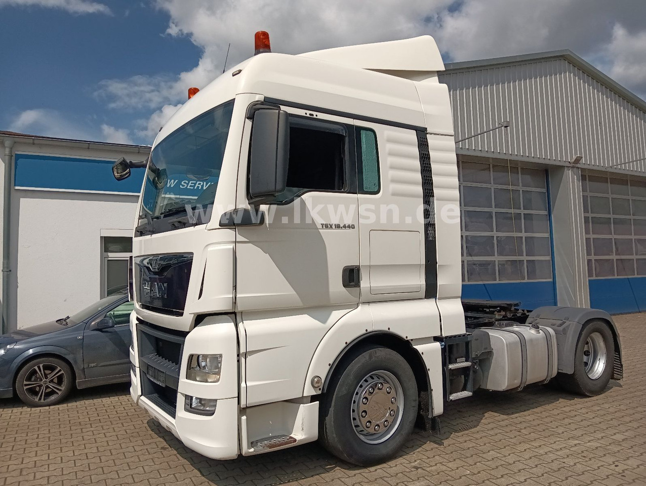 Камион влекач MAN TGX 18:440 FLT XLX 2xTank Klima Spoiler Kühlbox MAN TGX 18:440 FLT XLX 2xTank Klima Spoiler Kühlbox: слика 10 Камион влекач MAN TGX 18:440 FLT XLX 2xTank Klima Spoiler Kühlbox MAN TGX 18:440 FLT XLX 2xTank Klima Spoiler Kühlbox: слика 10