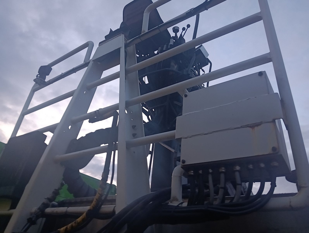 Камион за дрва, Камион со кран Palfinger EPSILON E250L82 Langholzkran+GLOGGER Aufbau+Anhä: слика 26