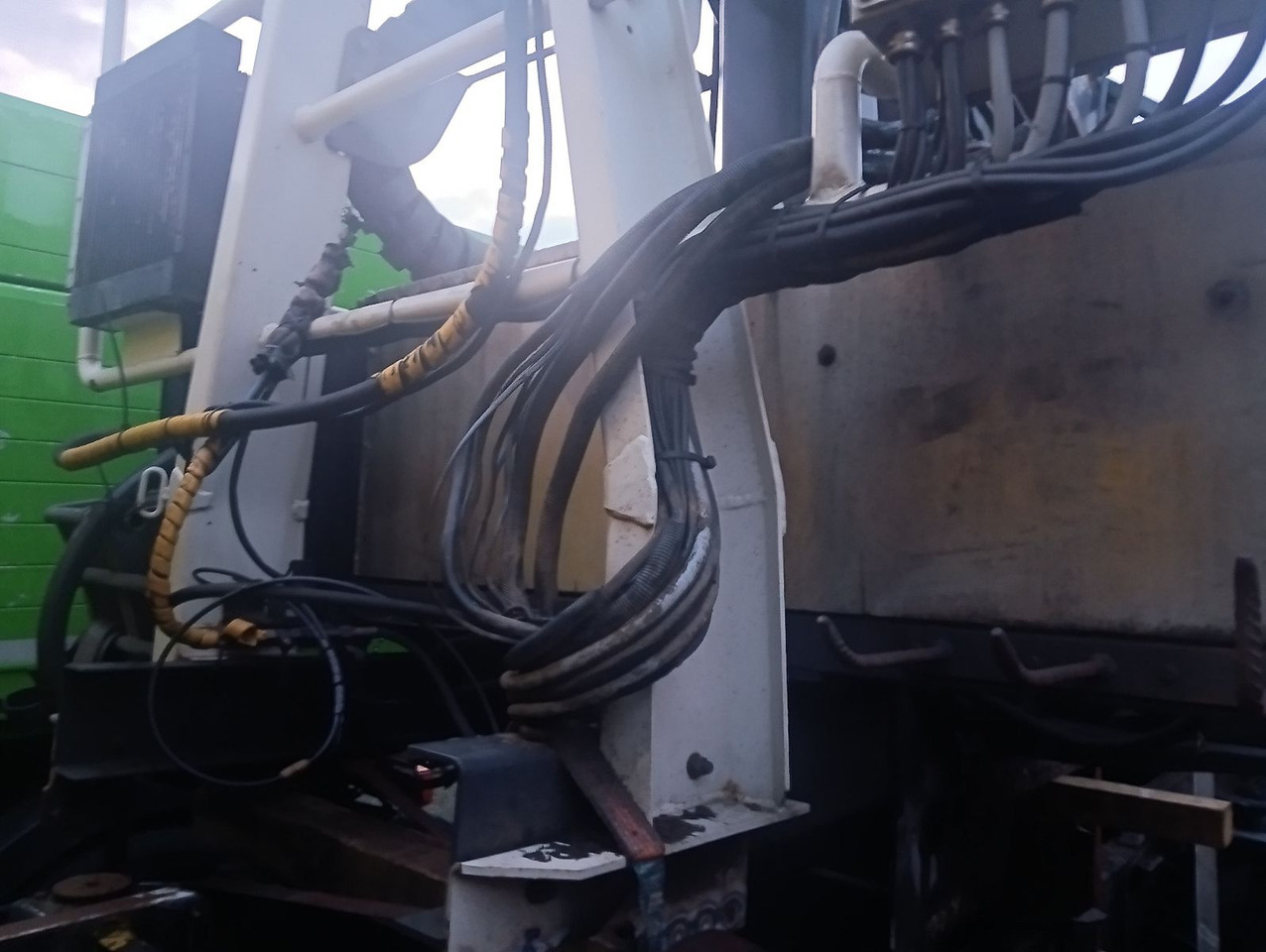 Камион за дрва, Камион со кран Palfinger EPSILON E250L82 Langholzkran+GLOGGER Aufbau+Anhä: слика 24