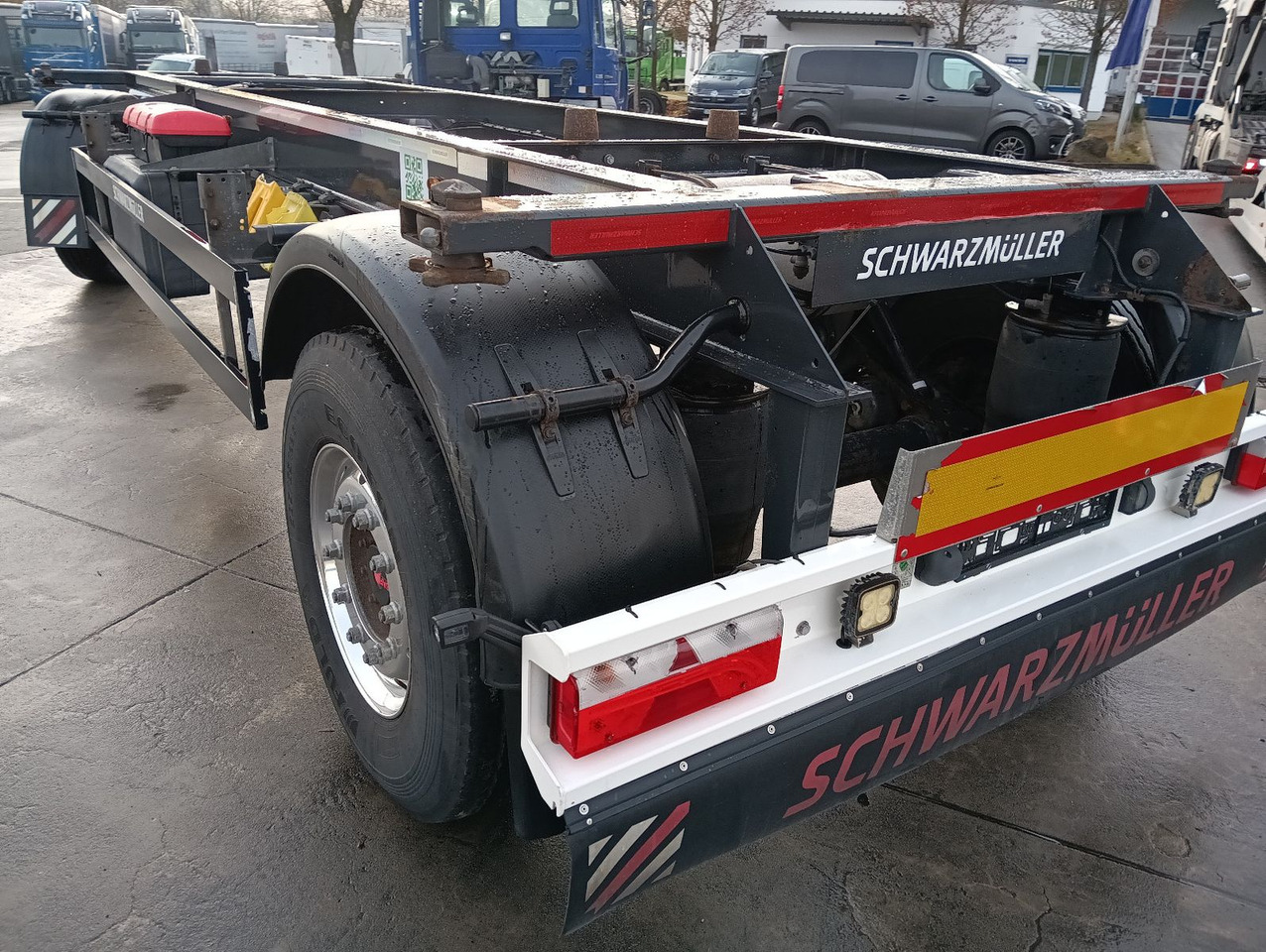 Schwarzmüller 2-A BDF 1,22/1,32 ALCOA Alufelgen ADR 120tkm TÜV Schwarzmüller 2-A BDF 1,22/1,32 ALCOA Alufelgen ADR 120tkm TÜV - Транспортер на контејнер/ Приколка со променливо тело: слика 1 Schwarzmüller 2-A BDF 1,22/1,32 ALCOA Alufelgen ADR 120tkm TÜV Schwarzmüller 2-A BDF 1,22/1,32 ALCOA Alufelgen ADR 120tkm TÜV - Транспортер на контејнер/ Приколка со променливо тело: слика 1