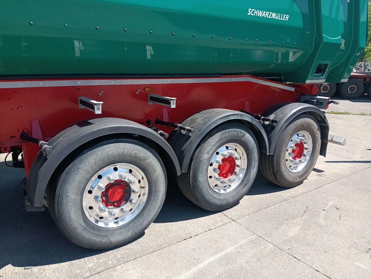 Schwarzmüller 3-A ALU-MULDE mHARDOX ALCOA 25m3 SAF 5420kgPlane - Кипер полуприколка: слика 4 Schwarzmüller 3-A ALU-MULDE mHARDOX ALCOA 25m3 SAF 5420kgPlane - Кипер полуприколка: слика 4