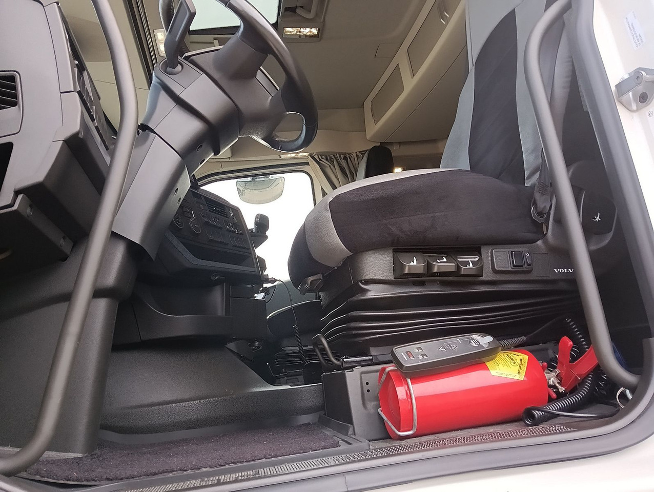 Volvo FH500 8x4R RETARDER LIFT MEILLER-Asphalt FunkAHK - Кипер: слика 5 Volvo FH500 8x4R RETARDER LIFT MEILLER-Asphalt FunkAHK - Кипер: слика 5