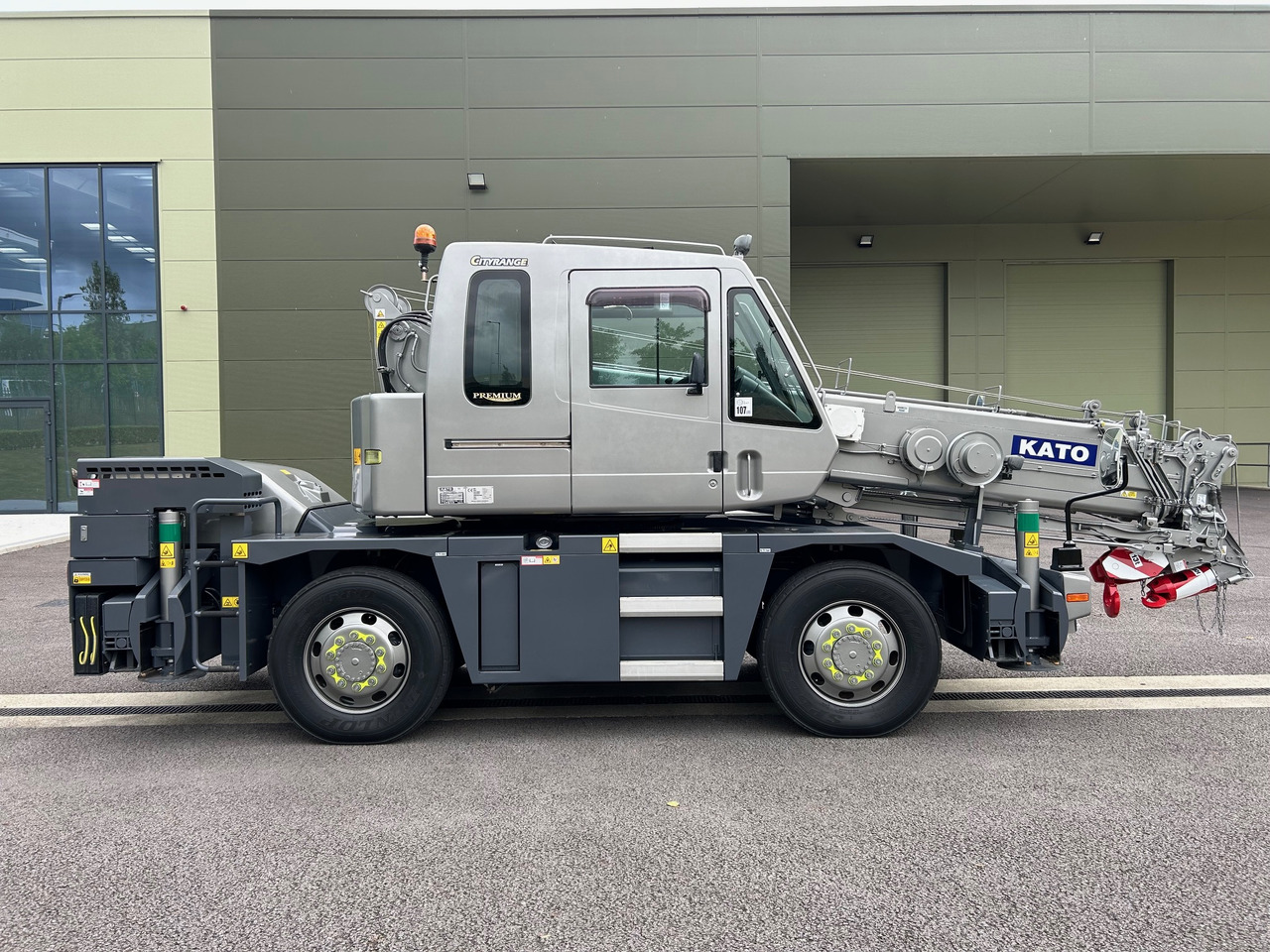 KATO 13 Ton City Crane - Excellent Condition - Мобилен кран: слика 3 KATO 13 Ton City Crane - Excellent Condition - Мобилен кран: слика 3