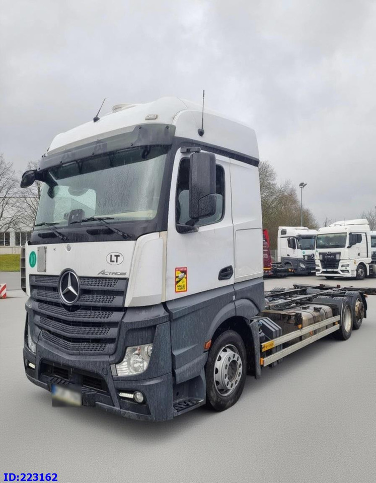 MERCEDES-BENZ Actros 2542 BDF 6x2 Euro6 - Камион со кабинска шасија: слика 1 MERCEDES-BENZ Actros 2542 BDF 6x2 Euro6 - Камион со кабинска шасија: слика 1