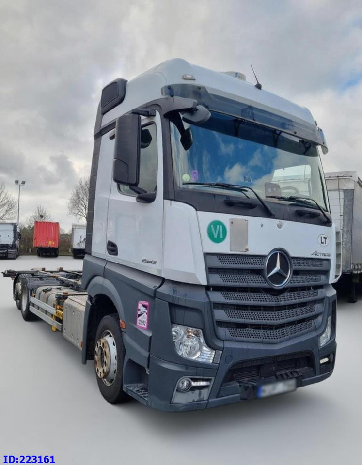 MERCEDES-BENZ Actros 2542 BDF 6x2 Euro6 - Камион со кабинска шасија: слика 2 MERCEDES-BENZ Actros 2542 BDF 6x2 Euro6 - Камион со кабинска шасија: слика 2