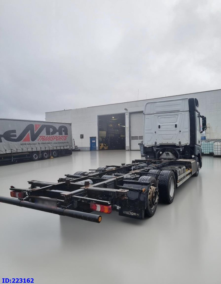 MERCEDES-BENZ Actros 2542 BDF 6x2 Euro6 - Камион со кабинска шасија: слика 4 MERCEDES-BENZ Actros 2542 BDF 6x2 Euro6 - Камион со кабинска шасија: слика 4