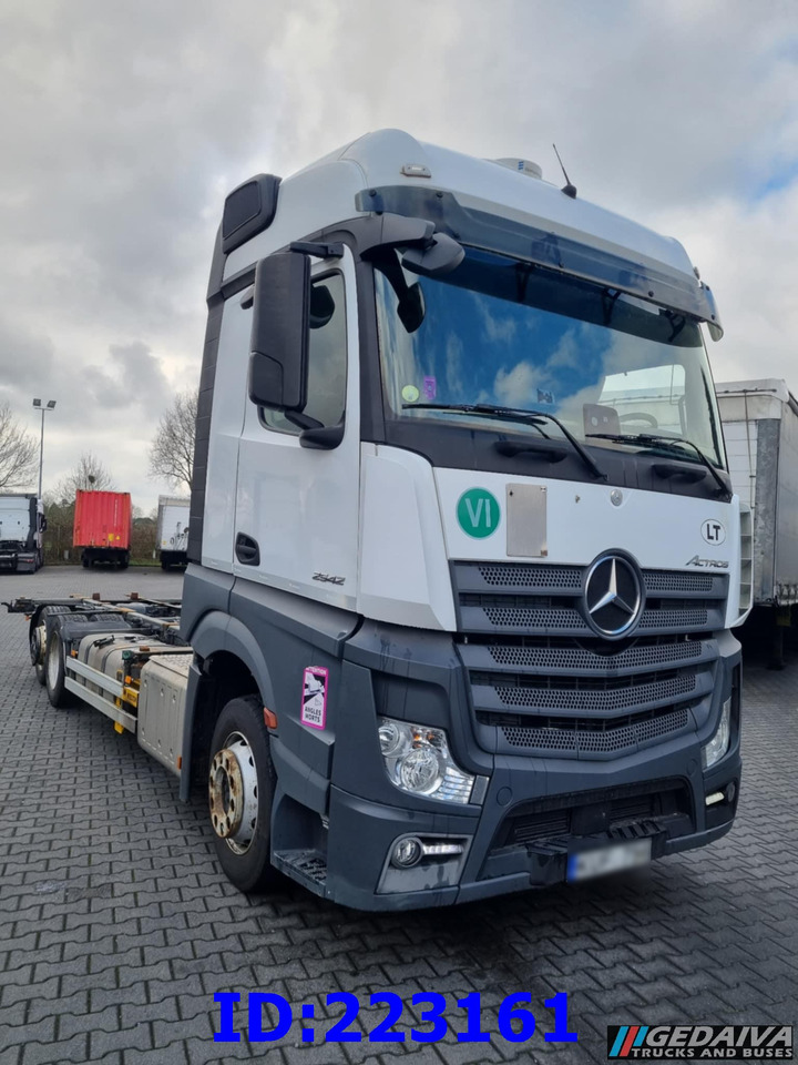 MERCEDES-BENZ Actros 2542 BDF 6x2 Euro6 - Камион со кабинска шасија: слика 2 MERCEDES-BENZ Actros 2542 BDF 6x2 Euro6 - Камион со кабинска шасија: слика 2