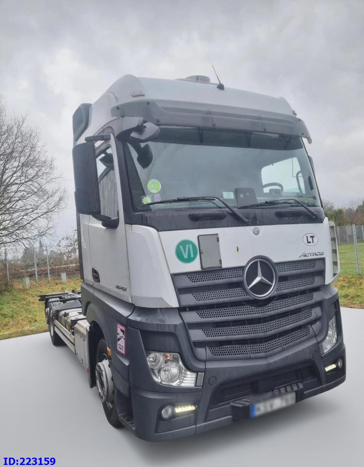 MERCEDES-BENZ Actros 2542 BDF 6x2 Euro6 - Камион со кабинска шасија: слика 1 MERCEDES-BENZ Actros 2542 BDF 6x2 Euro6 - Камион со кабинска шасија: слика 1