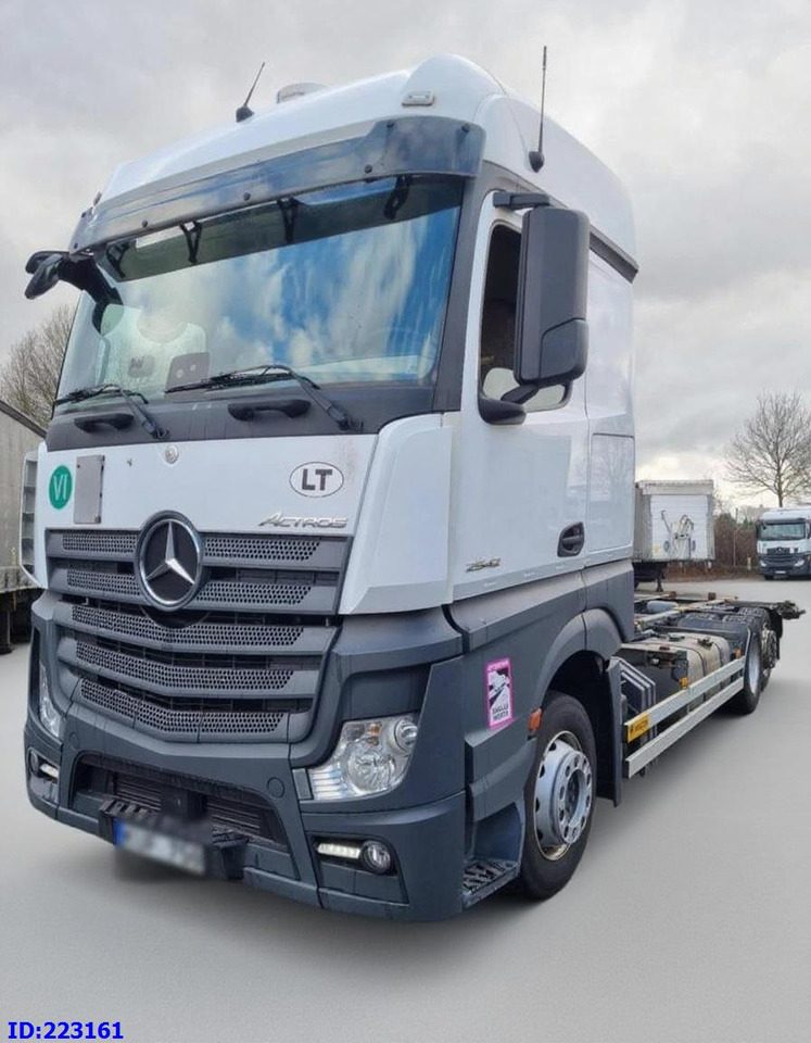 MERCEDES-BENZ Actros 2542 BDF 6x2 Euro6 - Камион со кабинска шасија: слика 1 MERCEDES-BENZ Actros 2542 BDF 6x2 Euro6 - Камион со кабинска шасија: слика 1