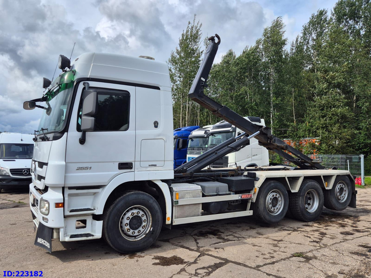 MERCEDES-BENZ Actros 2551 8x2 V8 Retarder - Камион со кука за подигање: слика 1 MERCEDES-BENZ Actros 2551 8x2 V8 Retarder - Камион со кука за подигање: слика 1