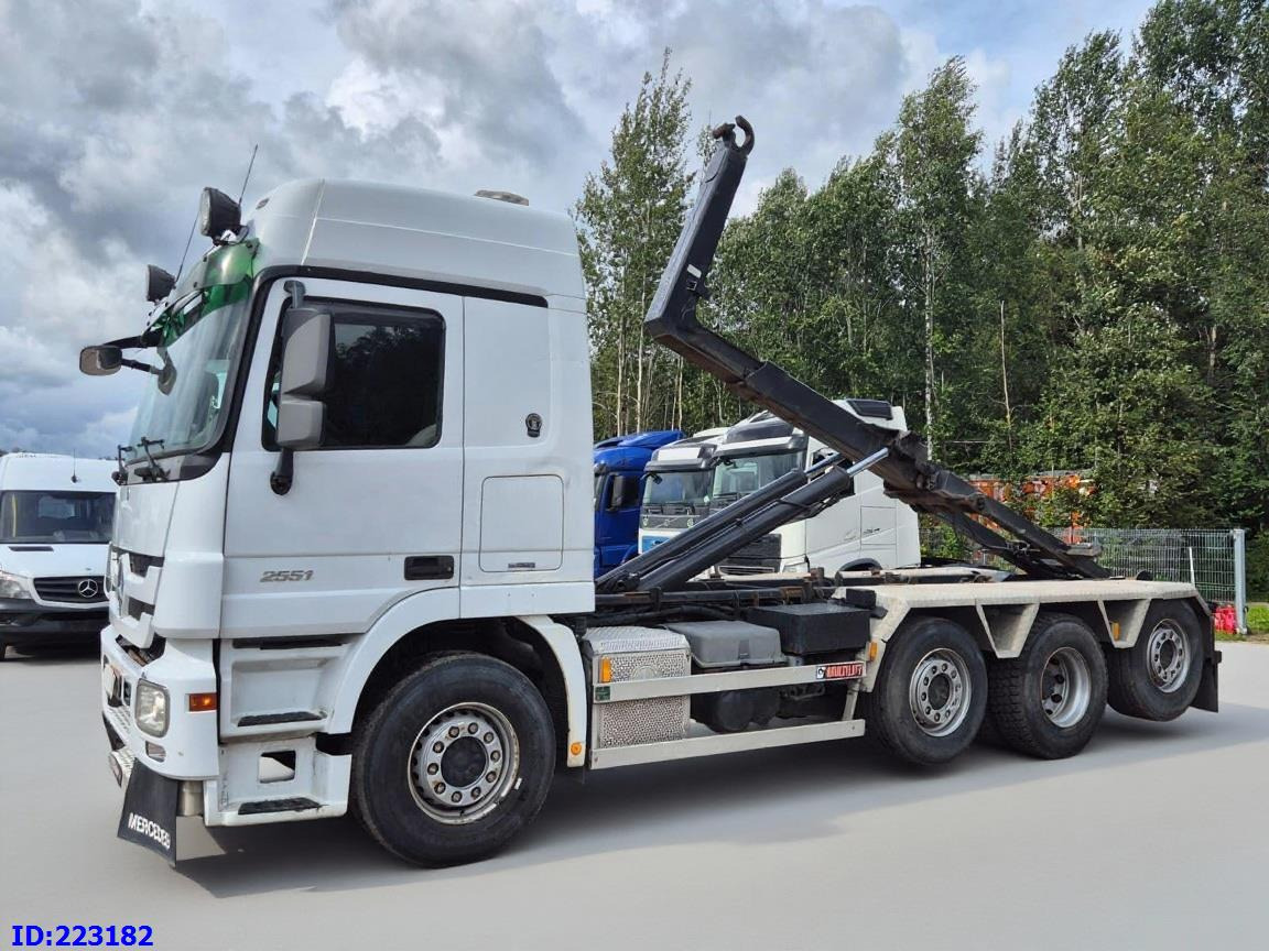 MERCEDES-BENZ Actros 2551 8x2 V8 Retarder - Камион со кука за подигање: слика 2 MERCEDES-BENZ Actros 2551 8x2 V8 Retarder - Камион со кука за подигање: слика 2