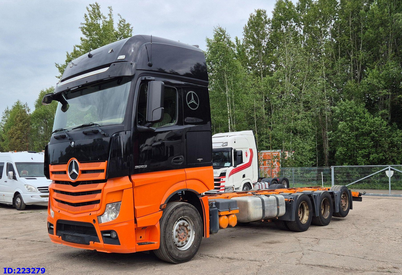 MERCEDES-BENZ Actros 3563 8×4 ( Steering axle) - Камион со кабинска шасија: слика 1 MERCEDES-BENZ Actros 3563 8×4 ( Steering axle) - Камион со кабинска шасија: слика 1