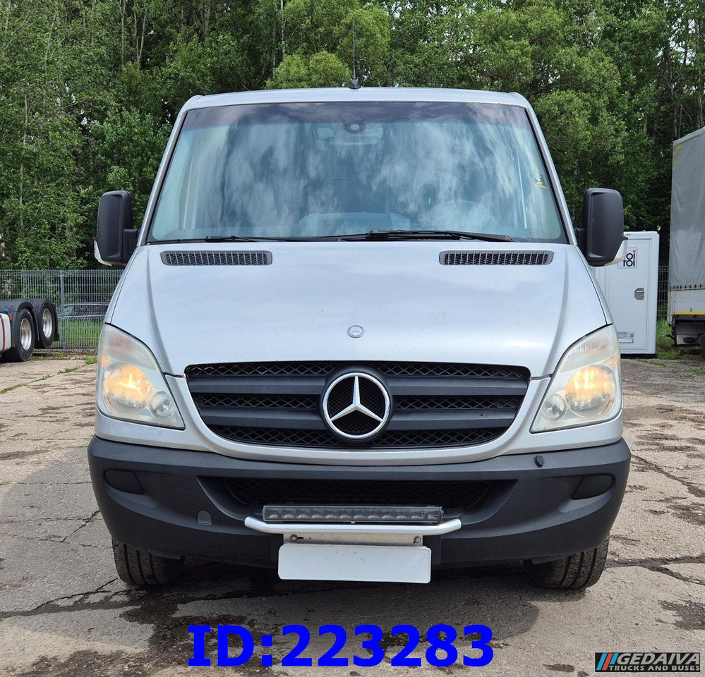 MERCEDES-BENZ Sprinter 313 - Kasten VIP -Euro5 - Патнички вагон автобус: слика 2 MERCEDES-BENZ Sprinter 313 - Kasten VIP -Euro5 - Патнички вагон автобус: слика 2