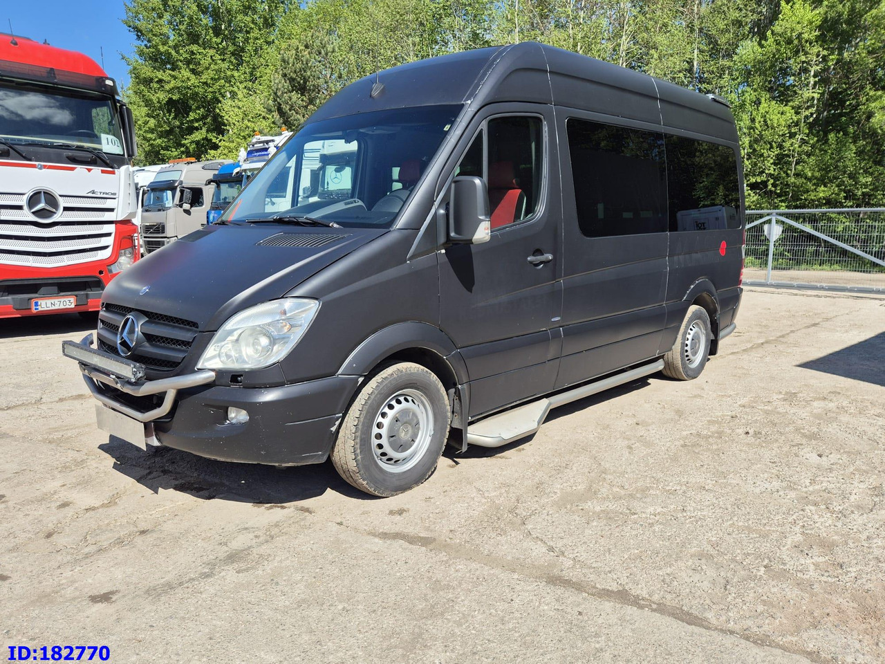 MERCEDES-BENZ Sprinter 319 VIP Euro5 - Патнички вагон автобус: слика 4 MERCEDES-BENZ Sprinter 319 VIP Euro5 - Патнички вагон автобус: слика 4