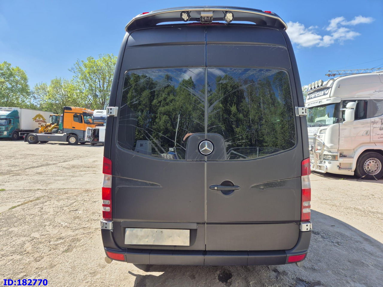 MERCEDES-BENZ Sprinter 319 VIP Euro5 - Патнички вагон автобус: слика 5 MERCEDES-BENZ Sprinter 319 VIP Euro5 - Патнички вагон автобус: слика 5