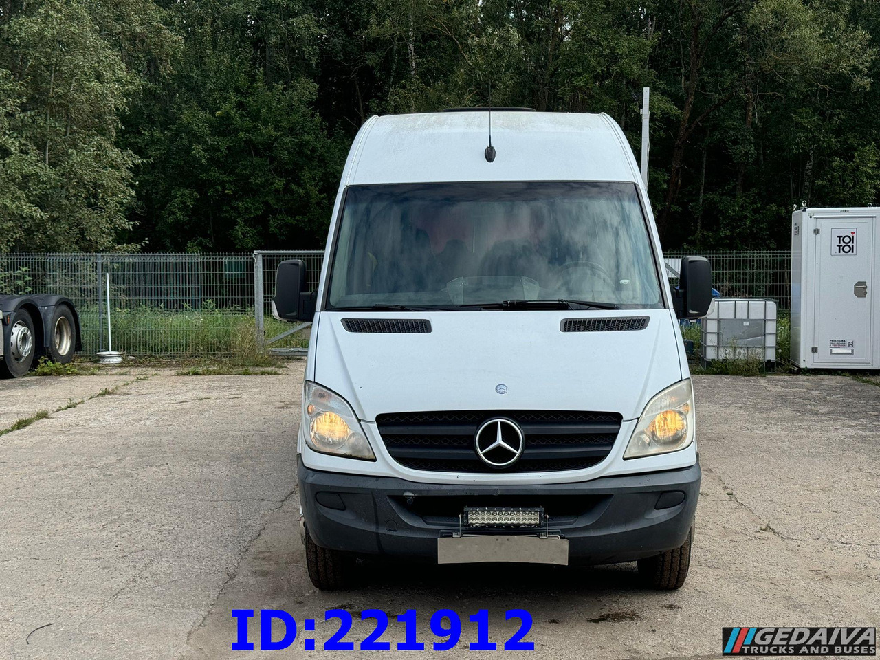 MERCEDES-BENZ Sprinter 518 VIP 17-Place - Патнички вагон автобус: слика 2 MERCEDES-BENZ Sprinter 518 VIP 17-Place - Патнички вагон автобус: слика 2