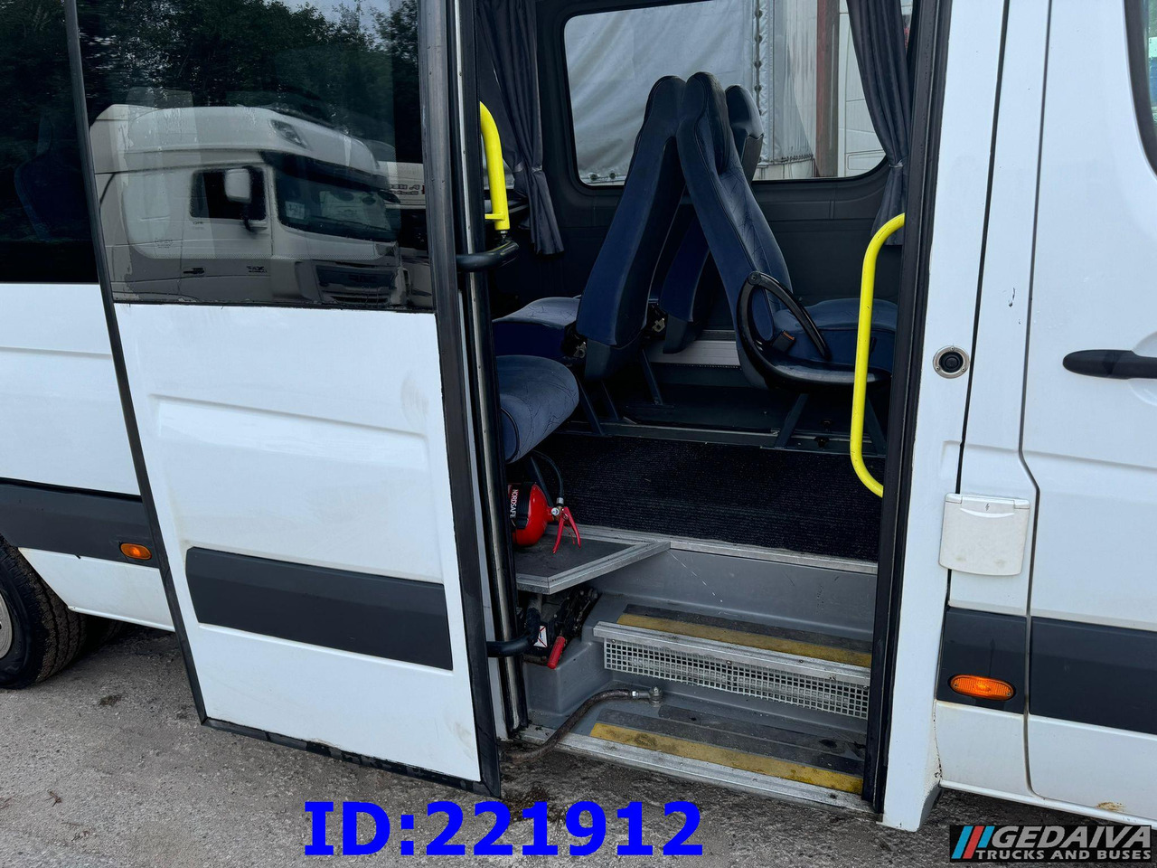 MERCEDES-BENZ Sprinter 518 VIP 17-Place - Патнички вагон автобус: слика 5 MERCEDES-BENZ Sprinter 518 VIP 17-Place - Патнички вагон автобус: слика 5