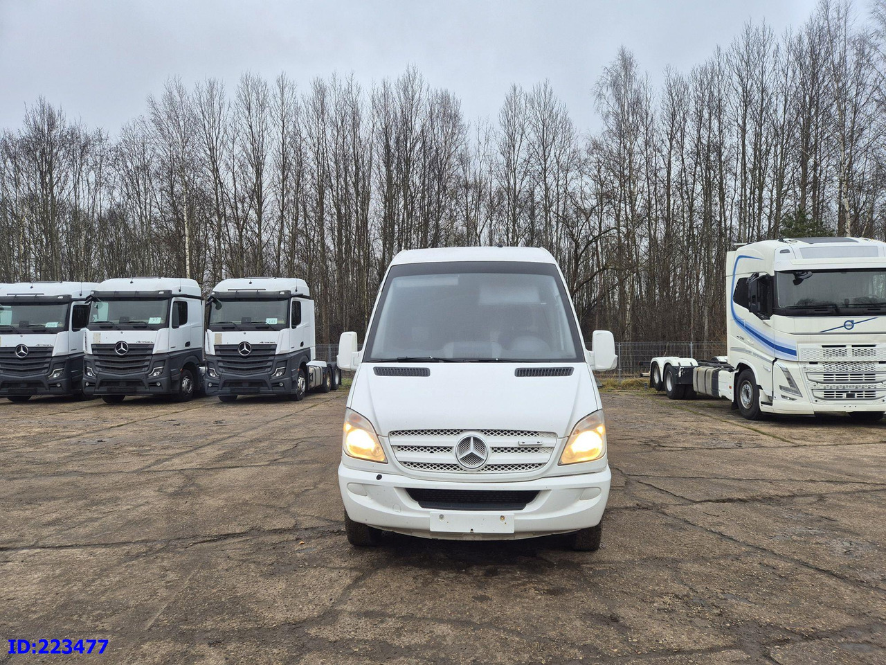 MERCEDES-BENZ Sprinter 518 - VIP - 20-seater - Патнички вагон автобус: слика 2 MERCEDES-BENZ Sprinter 518 - VIP - 20-seater - Патнички вагон автобус: слика 2