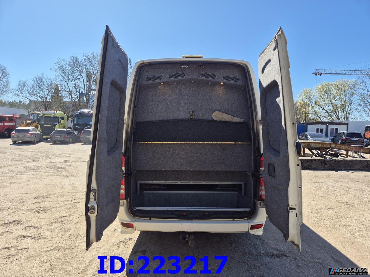 MERCEDES-BENZ Sprinter 518 VIP Prostyle 17-Place (Motor defekt) - Патнички вагон автобус: слика 4 MERCEDES-BENZ Sprinter 518 VIP Prostyle 17-Place (Motor defekt) - Патнички вагон автобус: слика 4