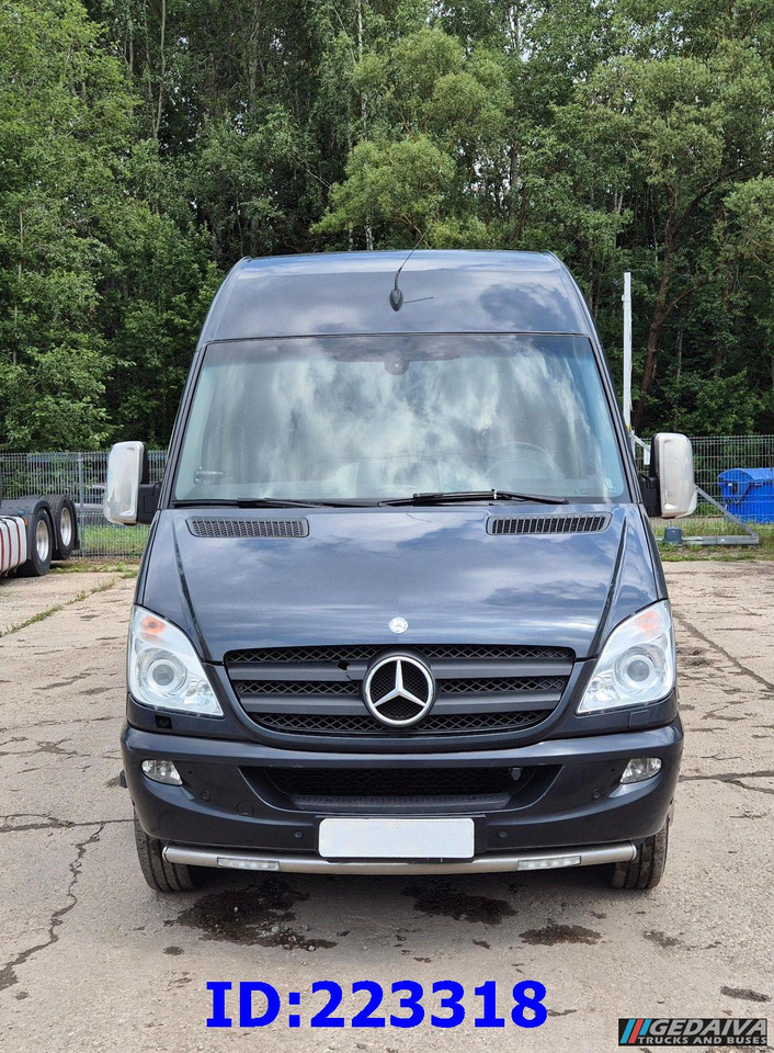 MERCEDES-BENZ Sprinter 519 VIP - 17 Seater (Engine broken) - Патнички вагон автобус: слика 2 MERCEDES-BENZ Sprinter 519 VIP - 17 Seater (Engine broken) - Патнички вагон автобус: слика 2