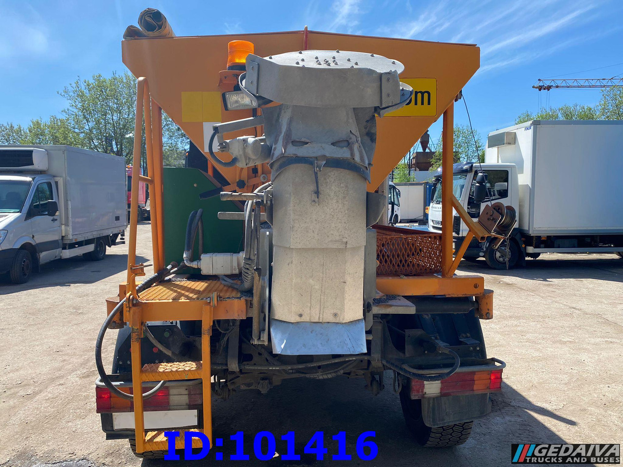 MERCEDES-BENZ Unimog U300 4X4 - Машина за чистење снег: слика 5 MERCEDES-BENZ Unimog U300 4X4 - Машина за чистење снег: слика 5