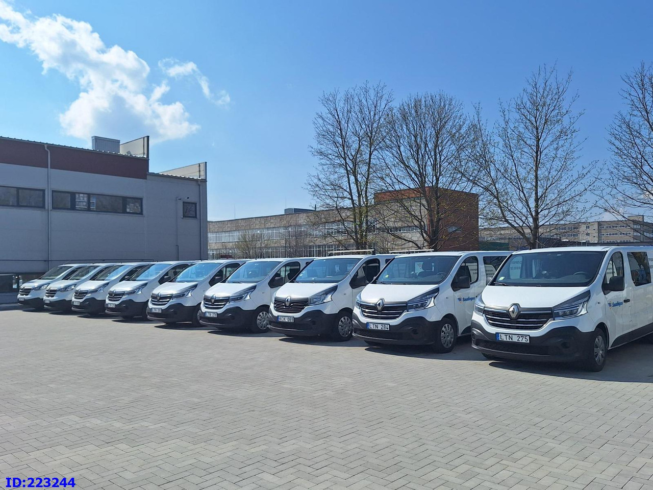 RENAULT Trafic (6pcs. available) - Комби со двојна кабина: слика 4 RENAULT Trafic (6pcs. available) - Комби со двојна кабина: слика 4