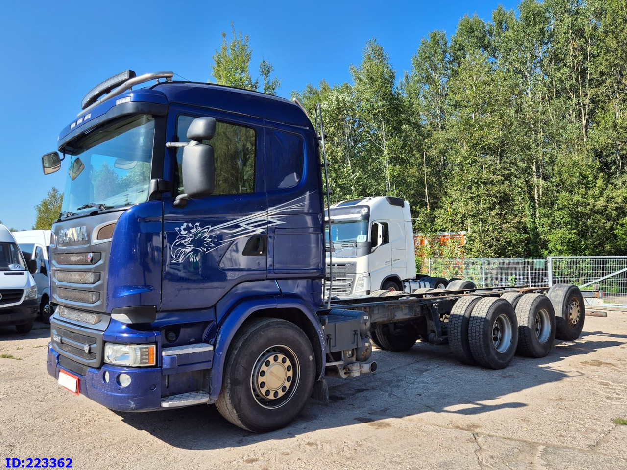 SCANIA R580 8x4 Euro6 Retarder - Камион со кабинска шасија: слика 1 SCANIA R580 8x4 Euro6 Retarder - Камион со кабинска шасија: слика 1