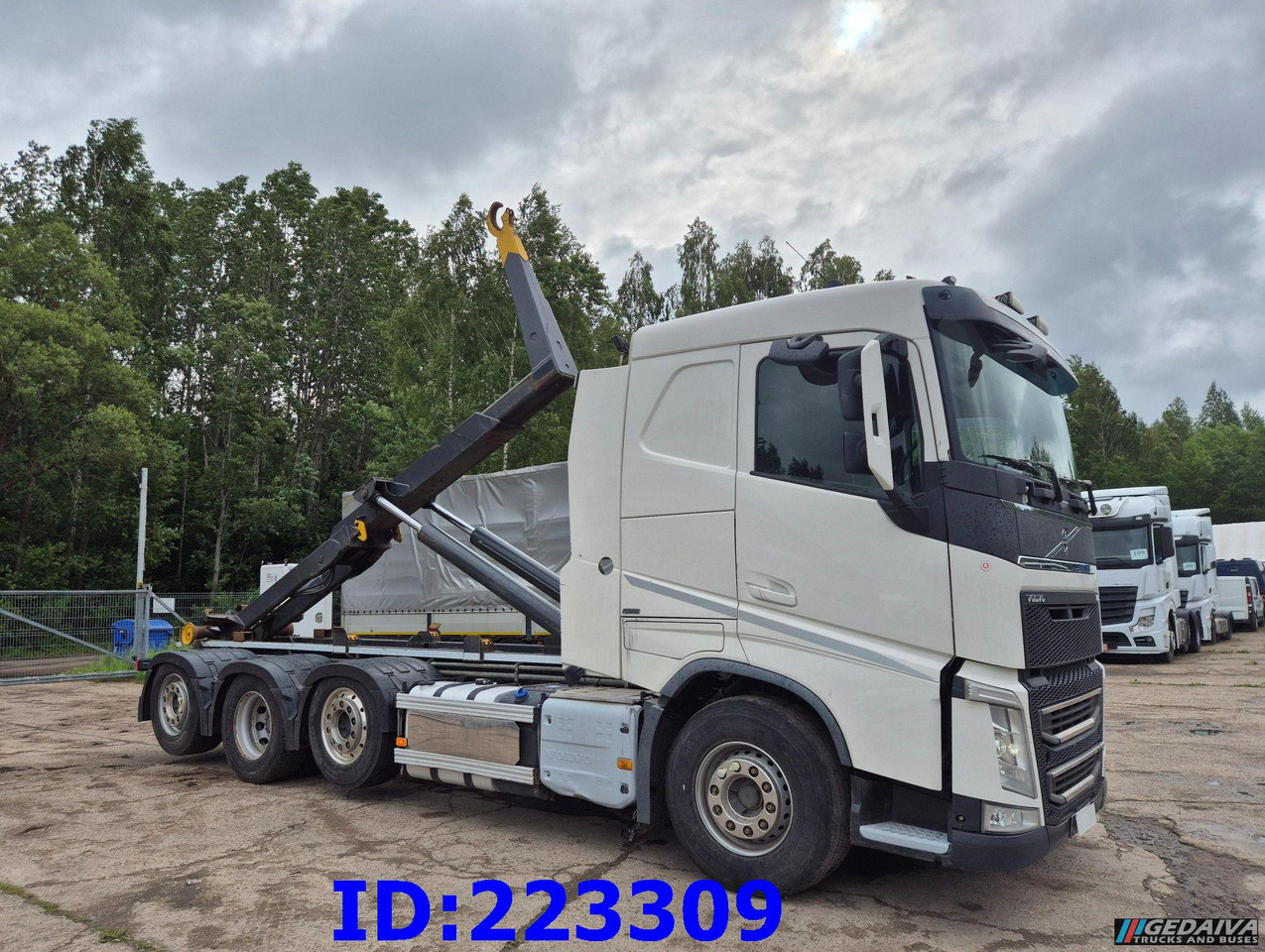 VOLVO FH13 540HP 8x2 Hook lift (2axles steering - 2 axles lifting) - Камион со кука за подигање: слика 4 VOLVO FH13 540HP 8x2 Hook lift (2axles steering - 2 axles lifting) - Камион со кука за подигање: слика 4