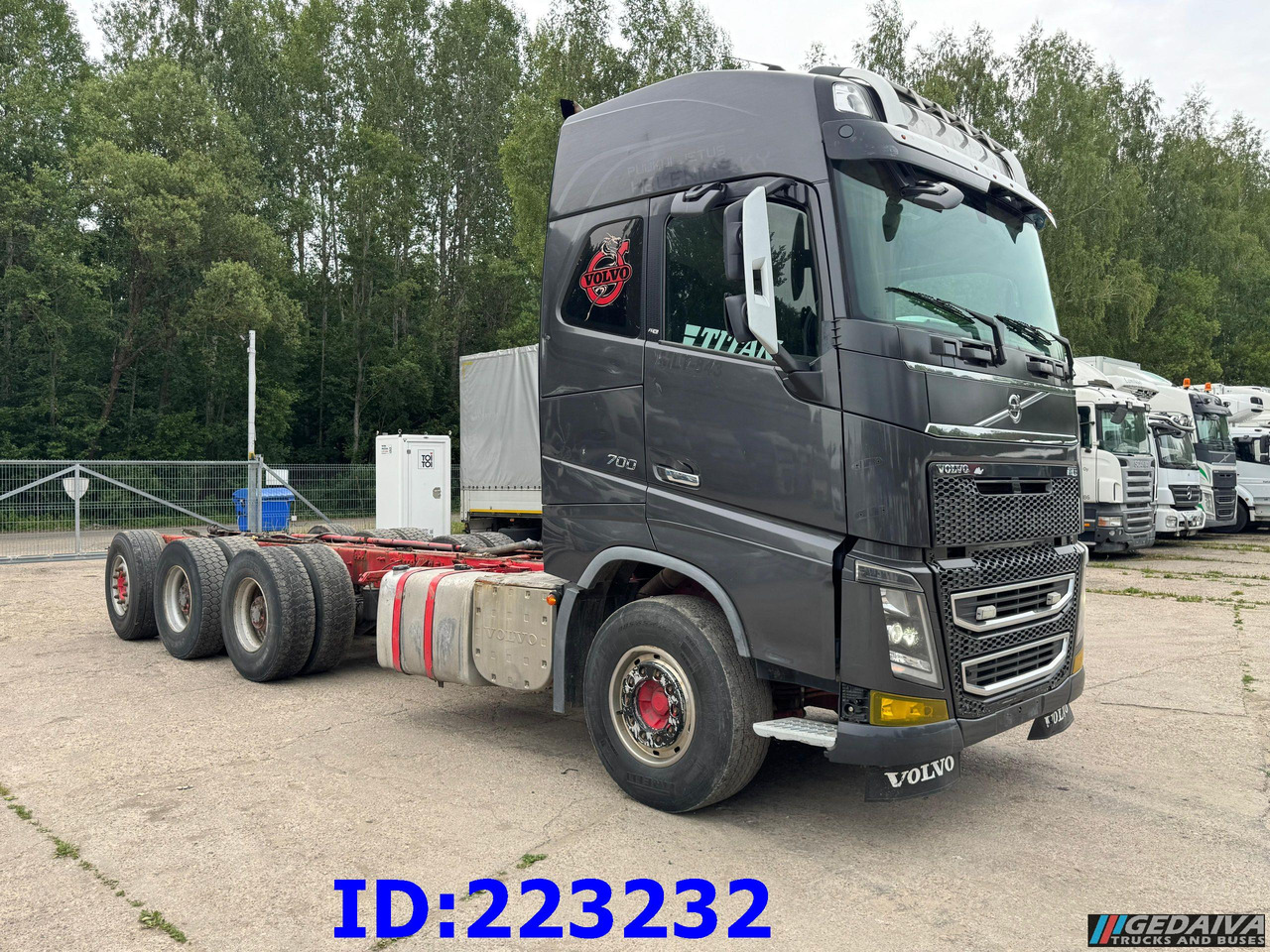 VOLVO FH16 700HP 8X4 Big Axles - Камион за дрва: слика 3 VOLVO FH16 700HP 8X4 Big Axles - Камион за дрва: слика 3