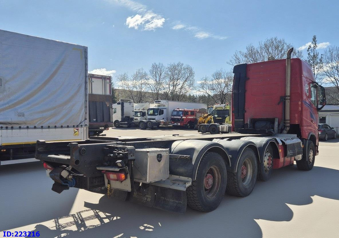 VOLVO FH16 700HP 8X4 Big axle - Камион со кабинска шасија: слика 5 VOLVO FH16 700HP 8X4 Big axle - Камион со кабинска шасија: слика 5