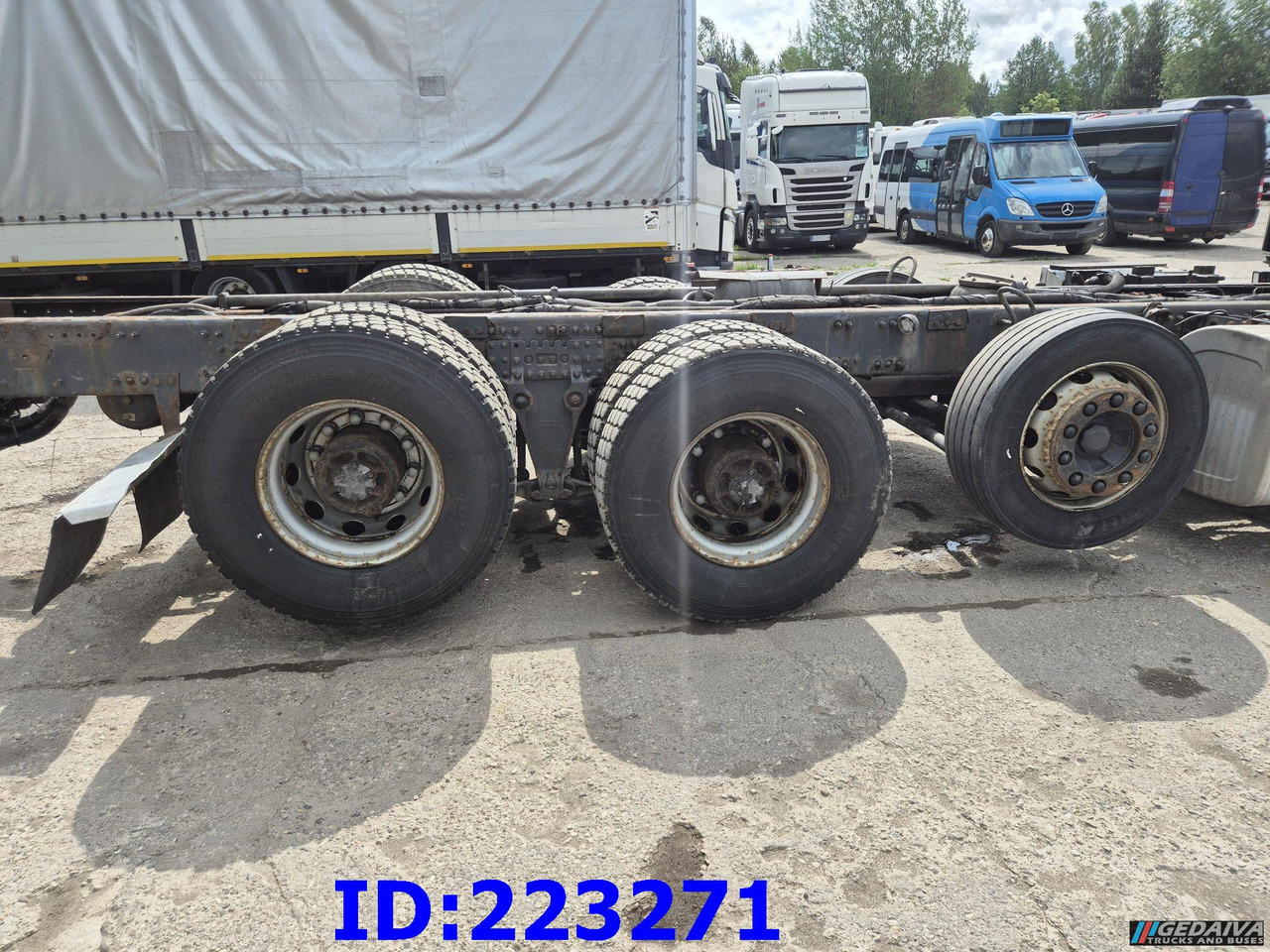VOLVO FH16 750HP 8x4 (Steering axle / 2 axles lifting) - Камион за дрва: слика 5 VOLVO FH16 750HP 8x4 (Steering axle / 2 axles lifting) - Камион за дрва: слика 5