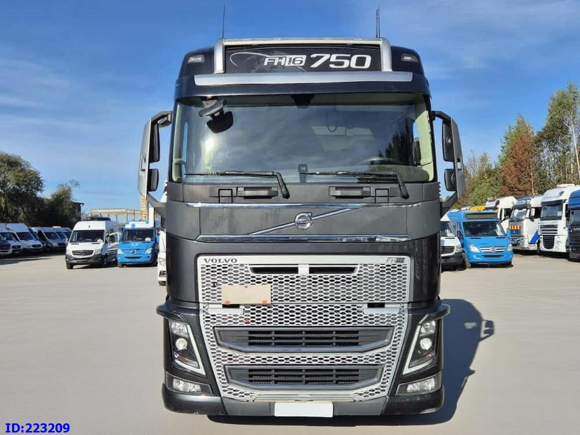 VOLVO FH16 750HP 8x4 Steering axle - Камион со кабинска шасија: слика 2 VOLVO FH16 750HP 8x4 Steering axle - Камион со кабинска шасија: слика 2