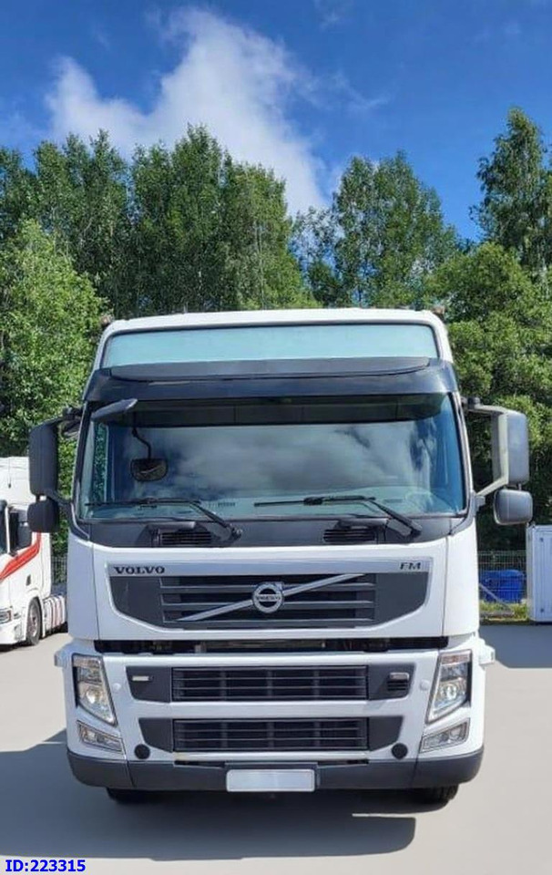 VOLVO FM 500HP 6x2 Euro5 - Камион со кабинска шасија: слика 2 VOLVO FM 500HP 6x2 Euro5 - Камион со кабинска шасија: слика 2