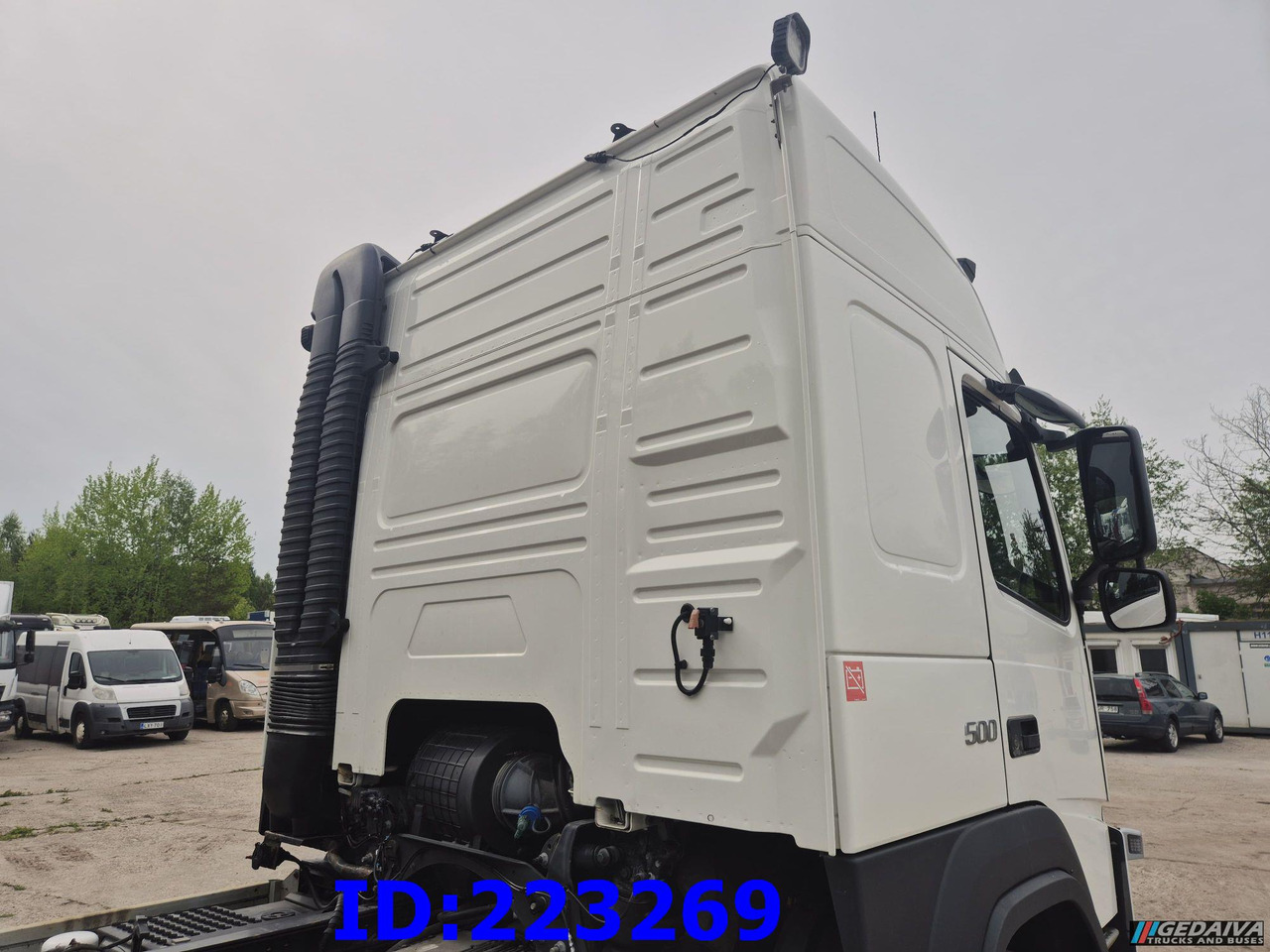 VOLVO FM13 500HP 8x2 (2 steering axels) - Камион со кабинска шасија: слика 5 VOLVO FM13 500HP 8x2 (2 steering axels) - Камион со кабинска шасија: слика 5