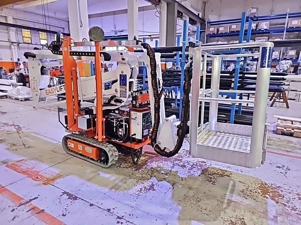 EasyLift R130 - Дигачка зглобна платформа, Пајак платформа: слика 1 EasyLift R130 - Дигачка зглобна платформа, Пајак платформа: слика 1