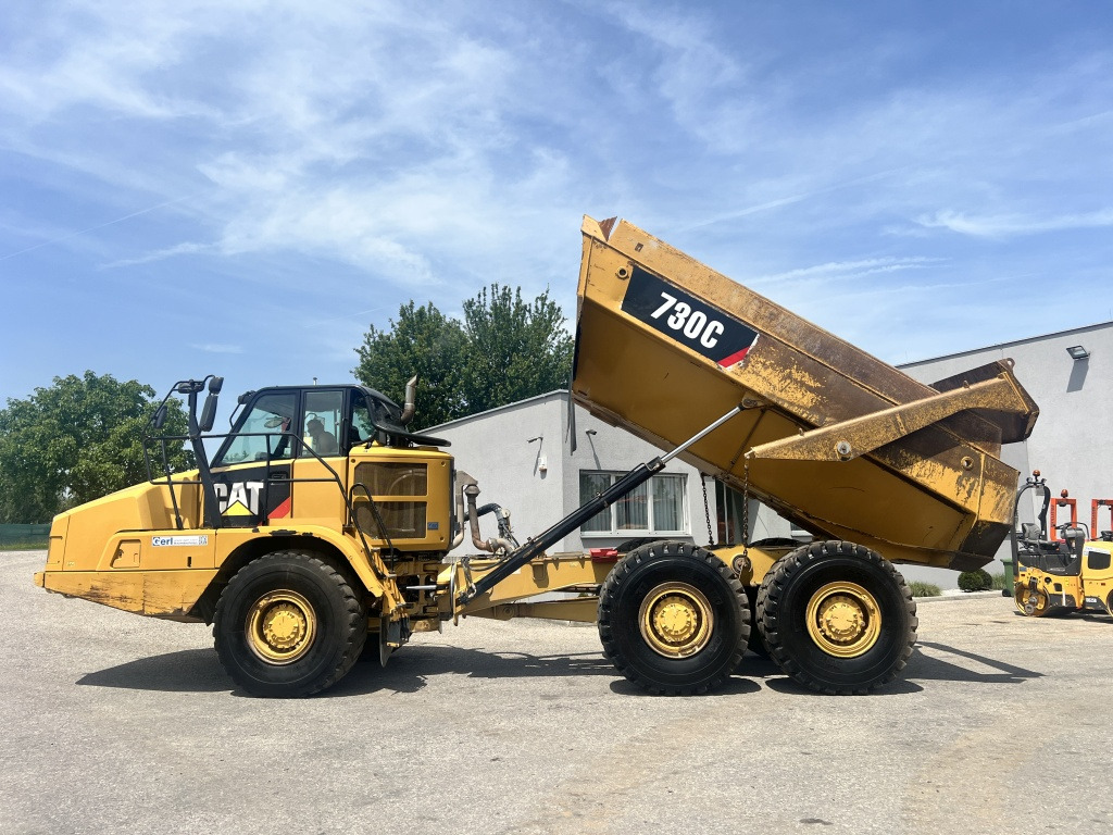 Caterpillar 730 C (111598) - Зглобен истоварувач: слика 2 Caterpillar 730 C (111598) - Зглобен истоварувач: слика 2