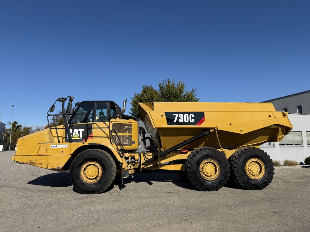 Caterpillar 730 C (111598) - Зглобен истоварувач: слика 1 Caterpillar 730 C (111598) - Зглобен истоварувач: слика 1