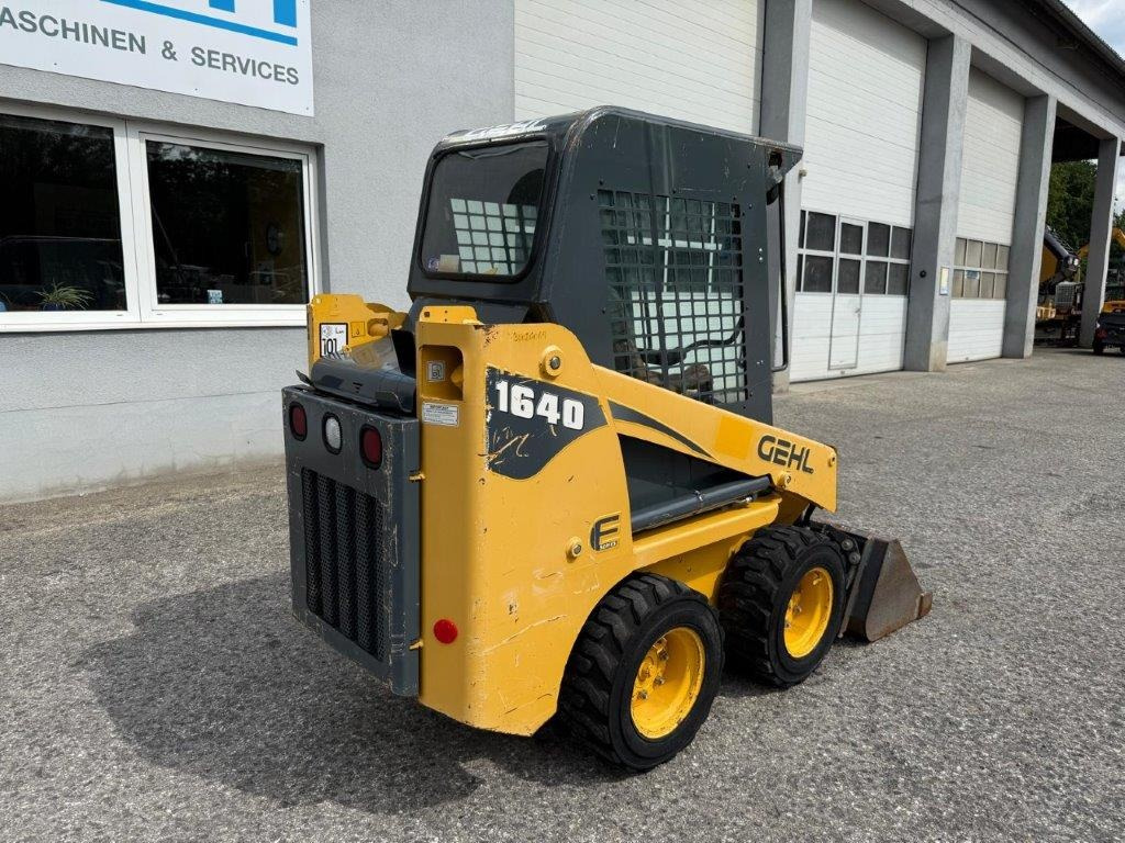 Gehl SL1640E (4027) - Компактен натоварувач: слика 4 Gehl SL1640E (4027) - Компактен натоварувач: слика 4