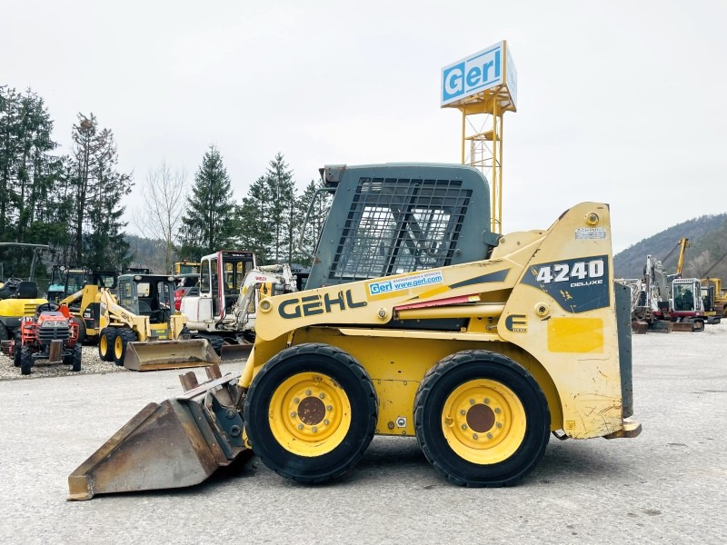 Gehl SL4240 (3746) - Компактен натоварувач: слика 1 Gehl SL4240 (3746) - Компактен натоварувач: слика 1