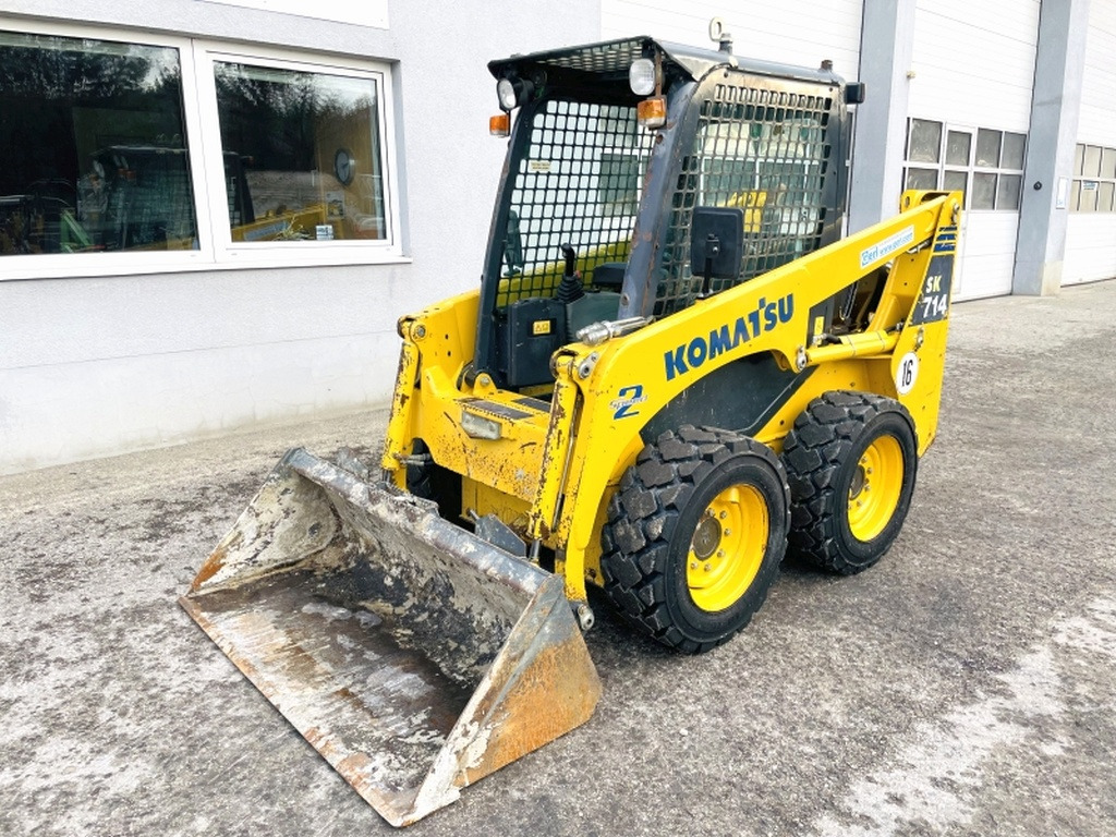Komatsu SK714 (3906) - Компактен натоварувач: слика 4 Komatsu SK714 (3906) - Компактен натоварувач: слика 4