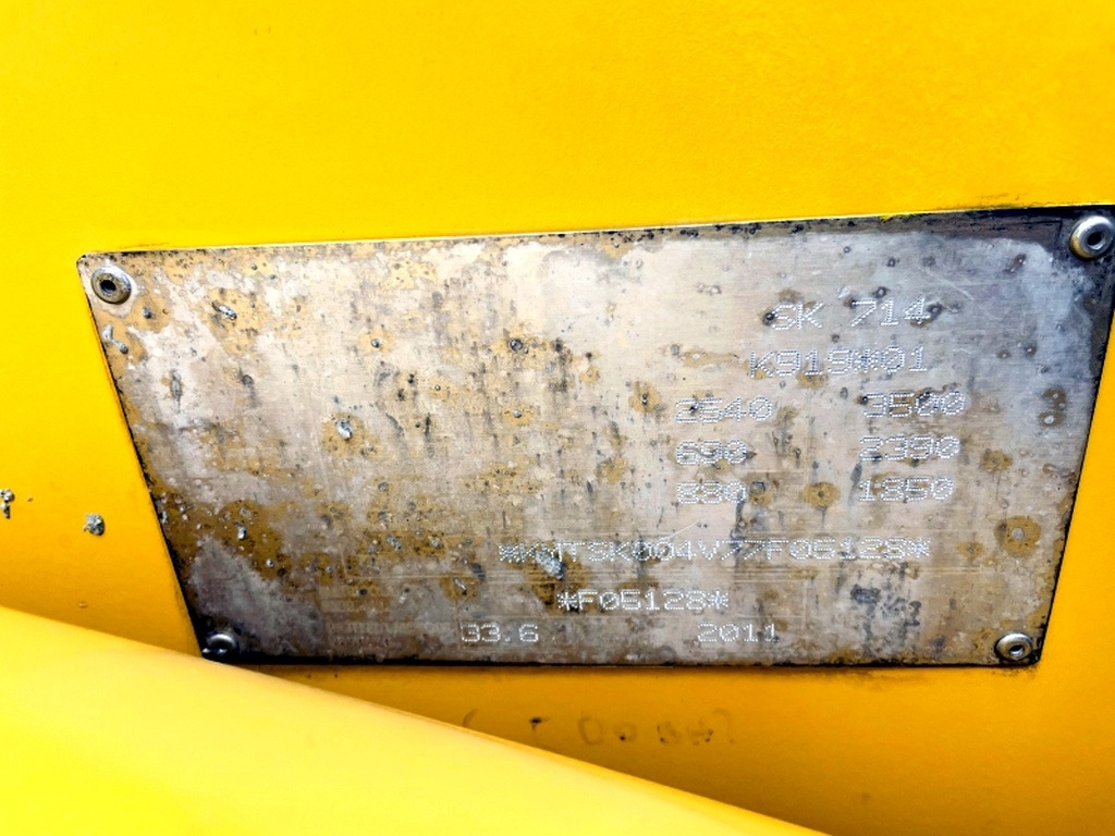 Komatsu SK714-5 (3947) - Компактен натоварувач: слика 3 Komatsu SK714-5 (3947) - Компактен натоварувач: слика 3