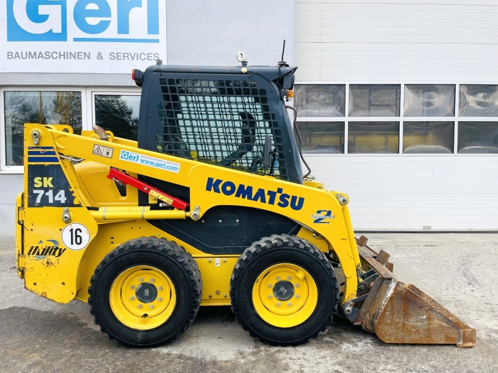 Komatsu SK714-5 (3947) - Компактен натоварувач: слика 2 Komatsu SK714-5 (3947) - Компактен натоварувач: слика 2