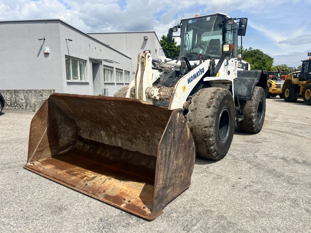Komatsu WA 320-6 (111584) - Натоварувач на тркала: слика 2 Komatsu WA 320-6 (111584) - Натоварувач на тркала: слика 2