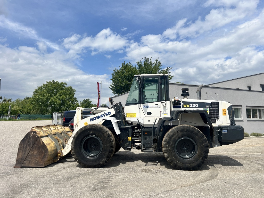 Komatsu WA 320-6 (111584) - Натоварувач на тркала: слика 1 Komatsu WA 320-6 (111584) - Натоварувач на тркала: слика 1