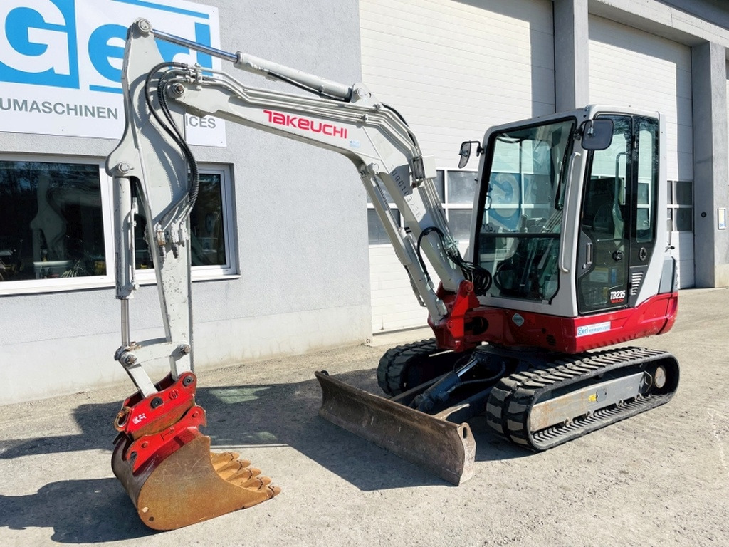 Takeuchi TB235 (3968) - Мини багер: слика 4 Takeuchi TB235 (3968) - Мини багер: слика 4