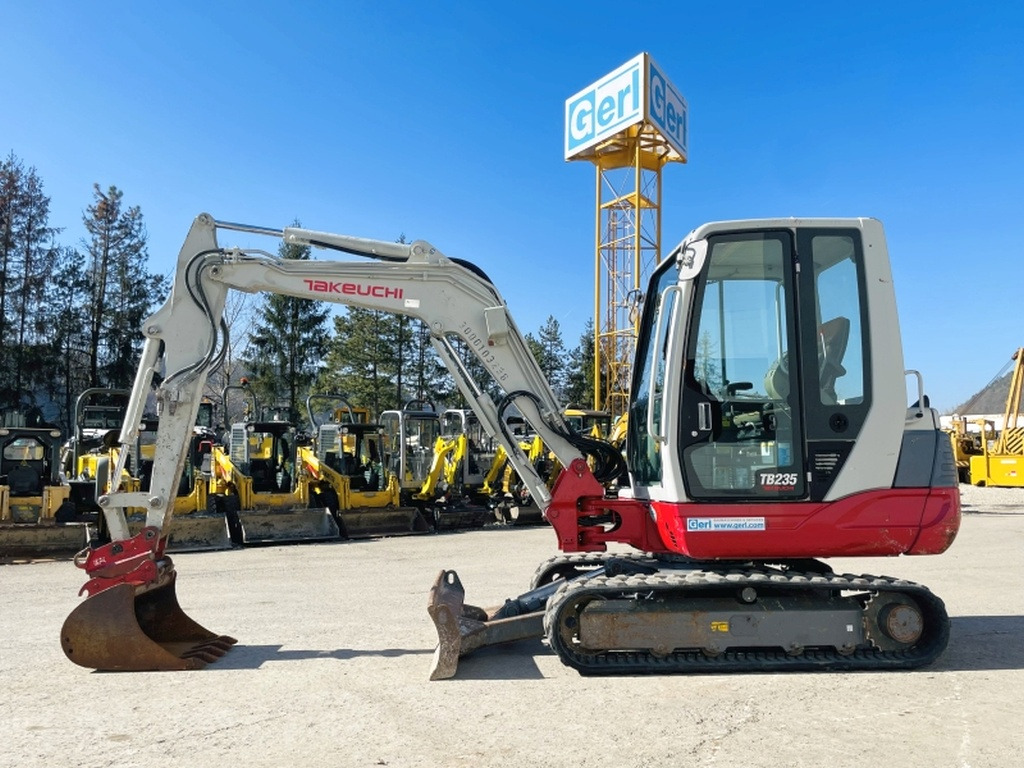 Takeuchi TB235 (3968) - Мини багер: слика 1 Takeuchi TB235 (3968) - Мини багер: слика 1